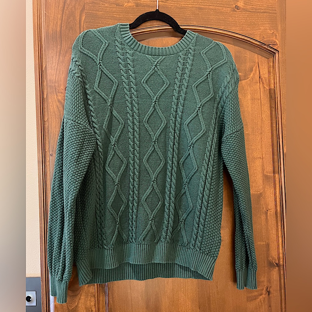 Hollister Size M Cable Knit Sweater